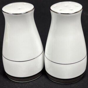 beautiful salt and pepper shakers. Noritake Legendary Renwick Platinum 4320.